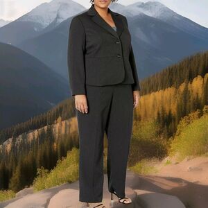 Vtg Le Suit Black Suit Jacket Blazer & Dress‎ Pants Size 4 Petite Women's Set